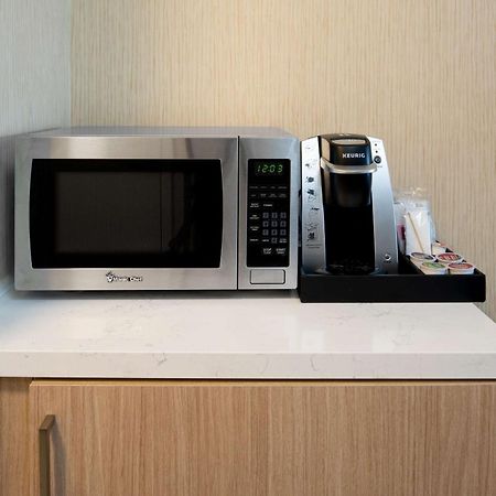 Hilton Garden Inn Roseville Buitenkant foto