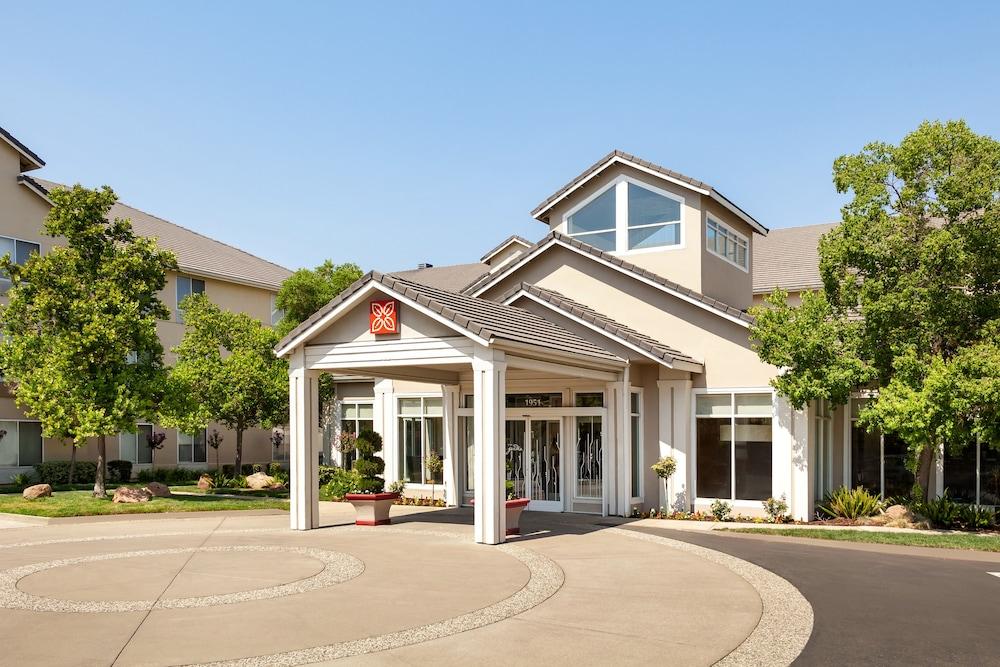 Hilton Garden Inn Roseville Buitenkant foto