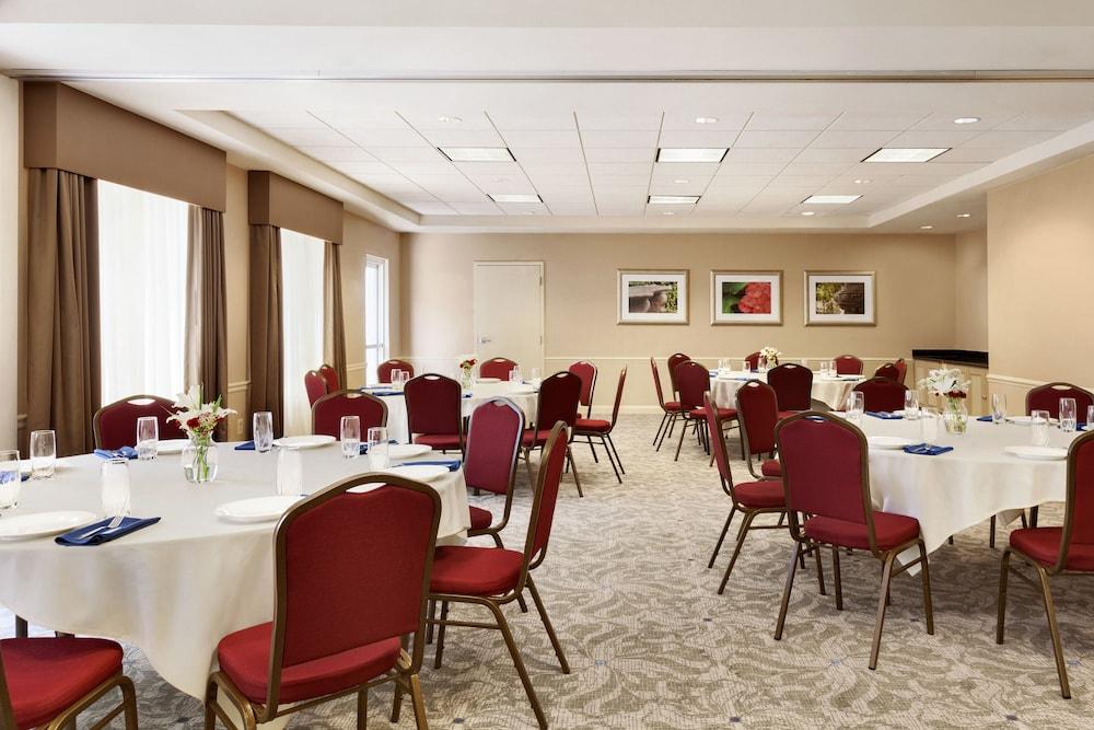 Hilton Garden Inn Roseville Buitenkant foto