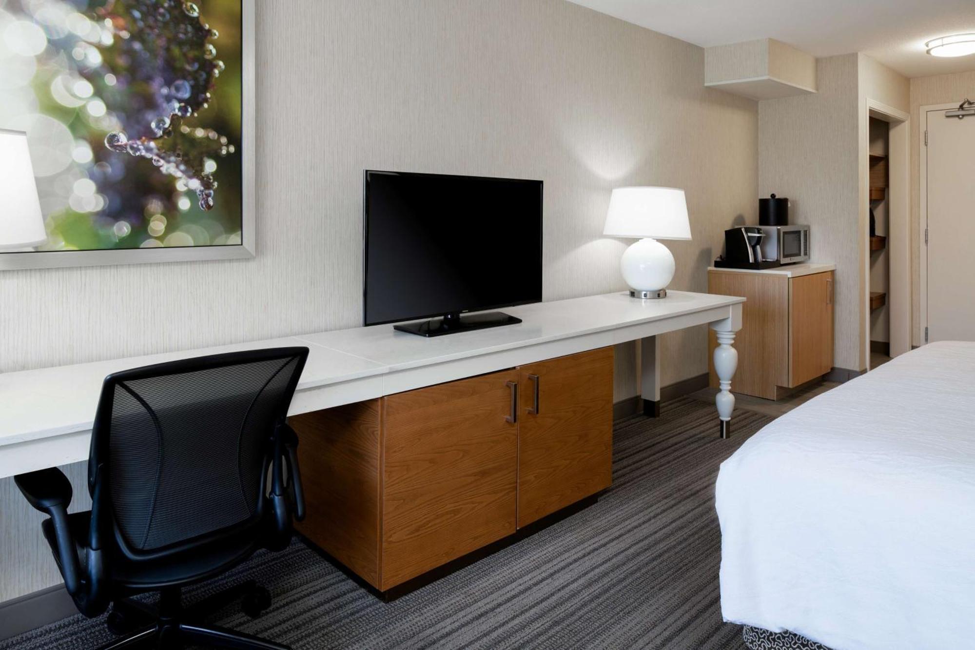 Hilton Garden Inn Roseville Buitenkant foto