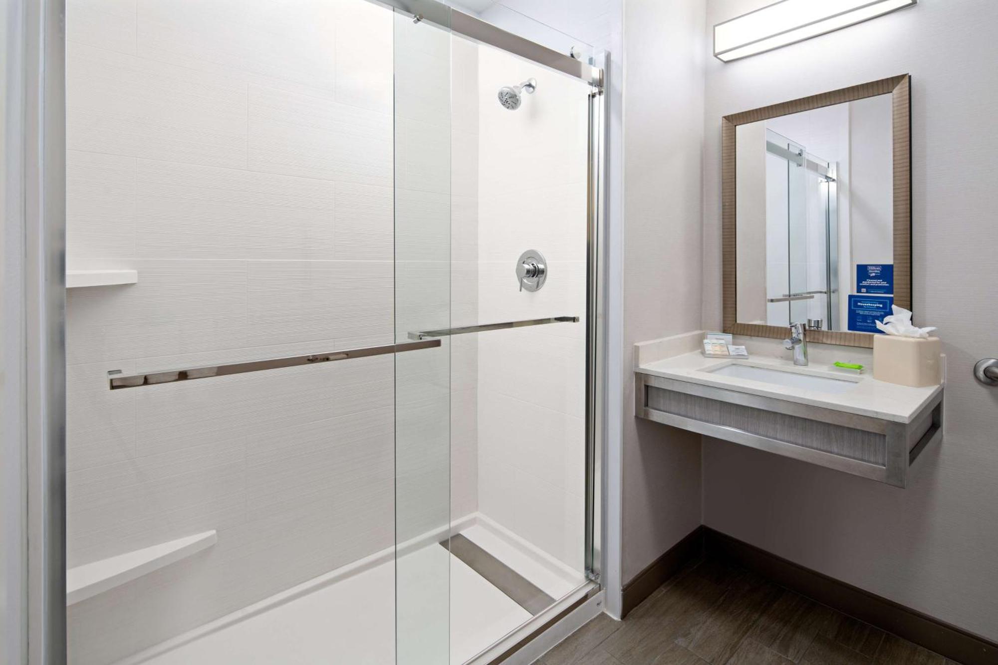 Hilton Garden Inn Roseville Buitenkant foto