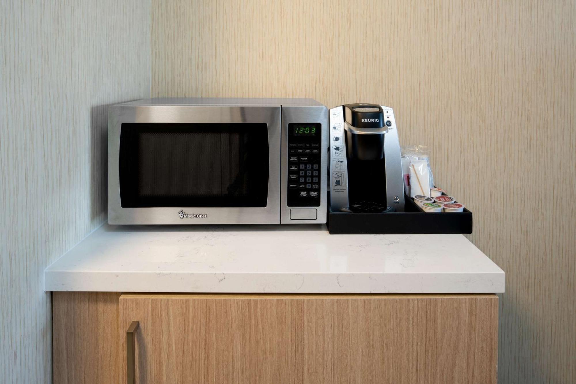 Hilton Garden Inn Roseville Buitenkant foto