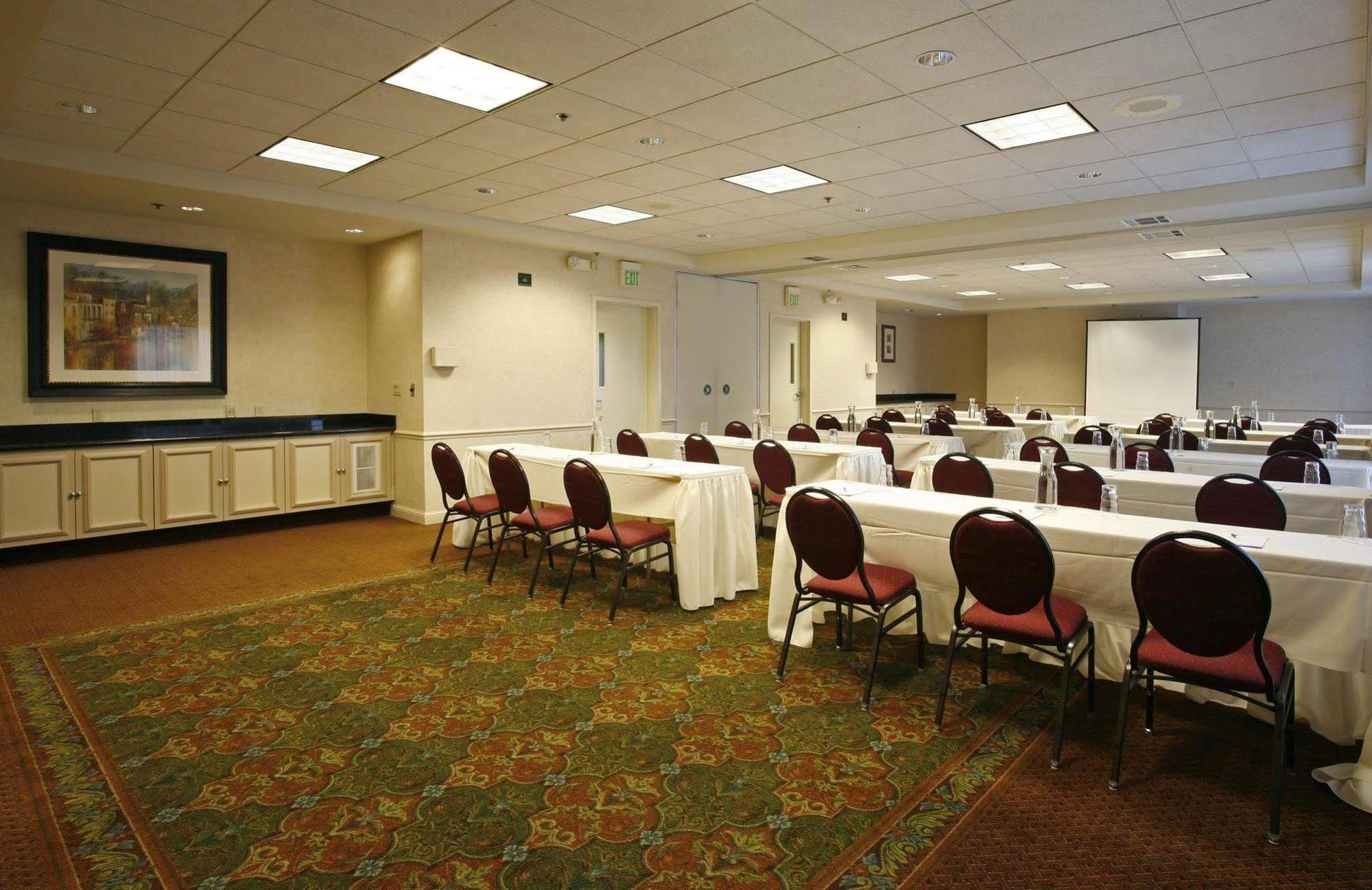 Hilton Garden Inn Roseville Buitenkant foto