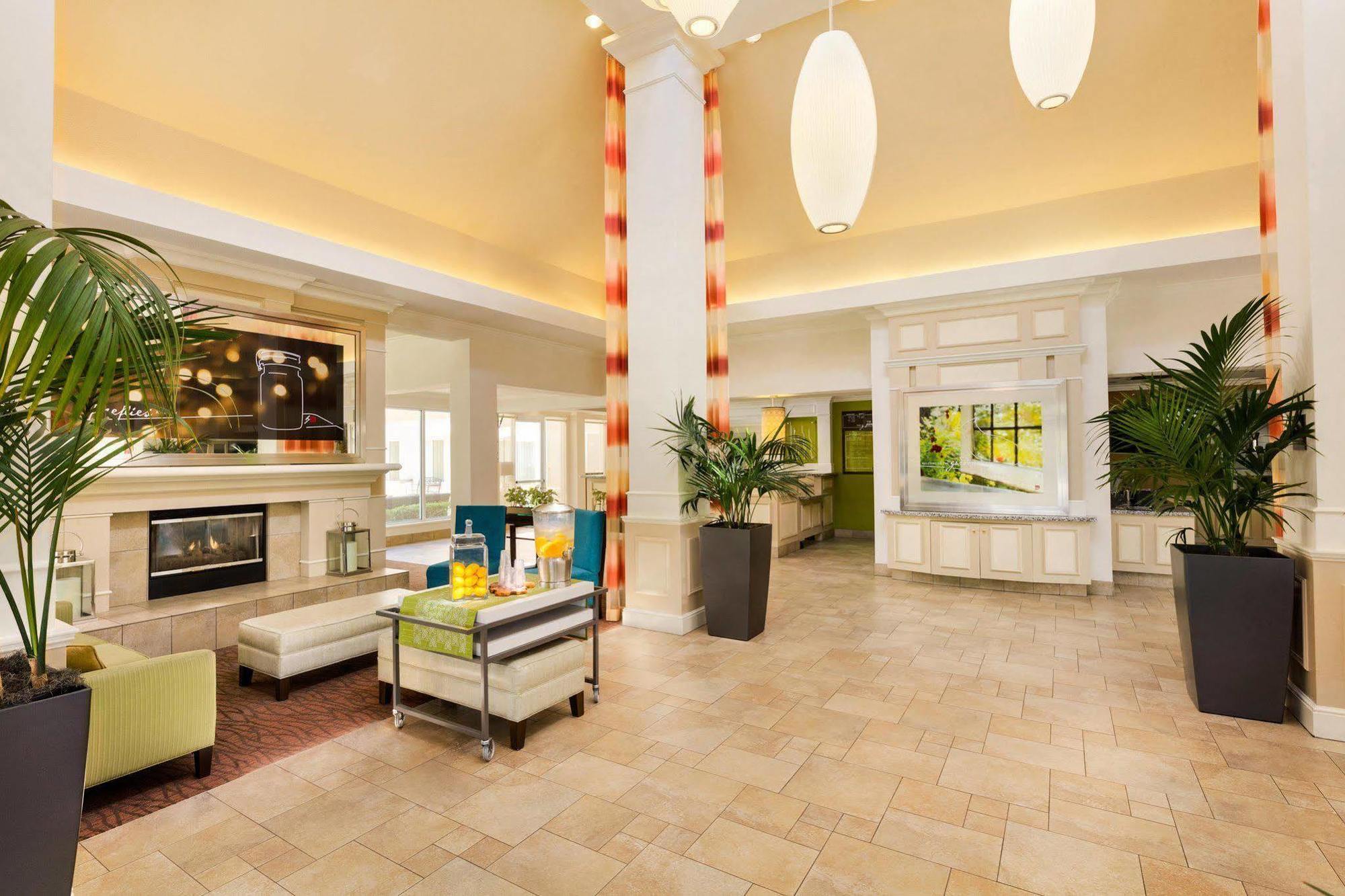 Hilton Garden Inn Roseville Buitenkant foto
