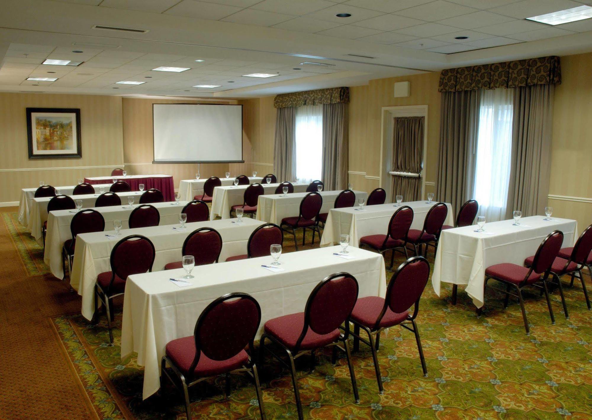 Hilton Garden Inn Roseville Buitenkant foto
