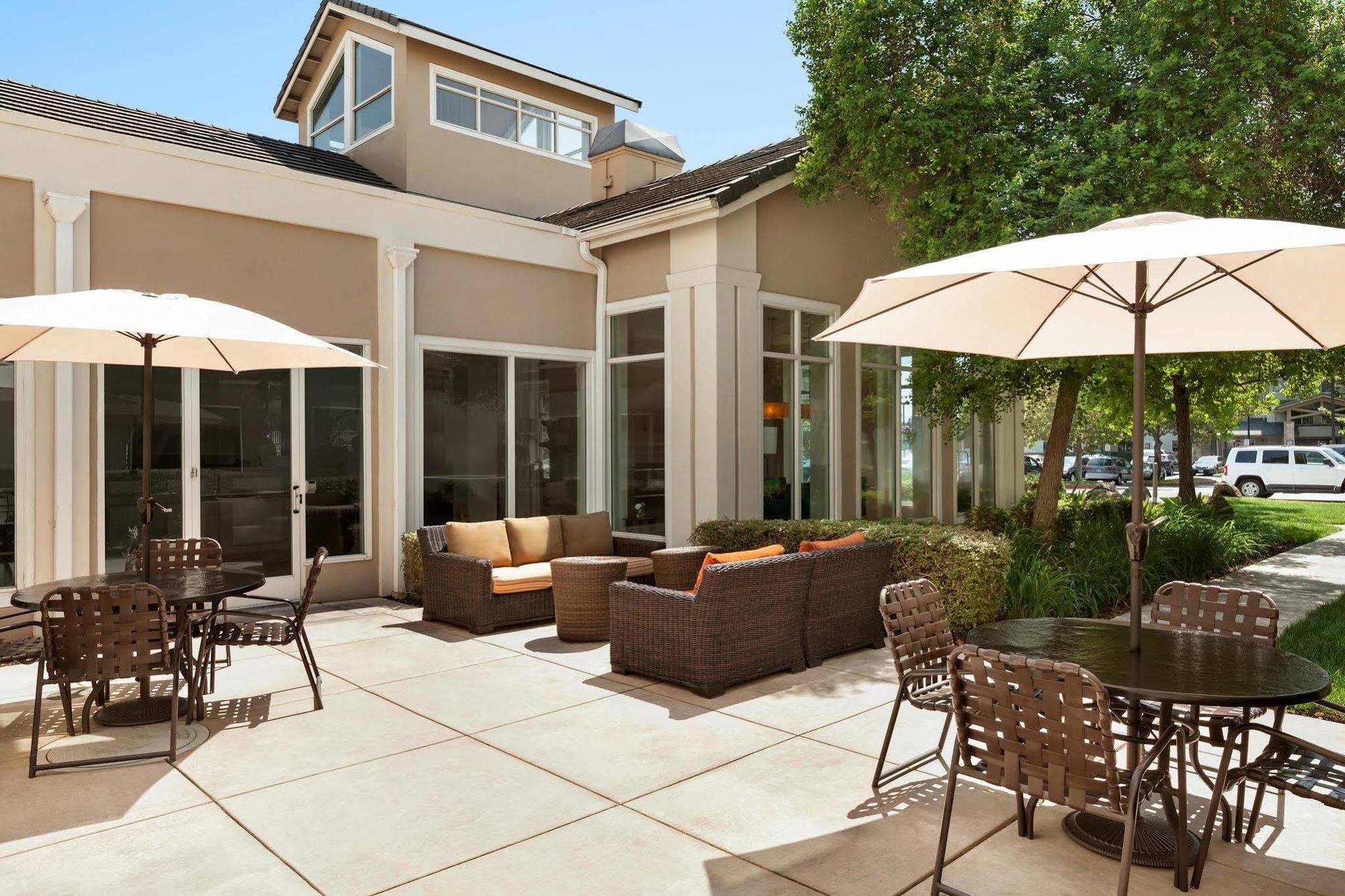 Hilton Garden Inn Roseville Buitenkant foto
